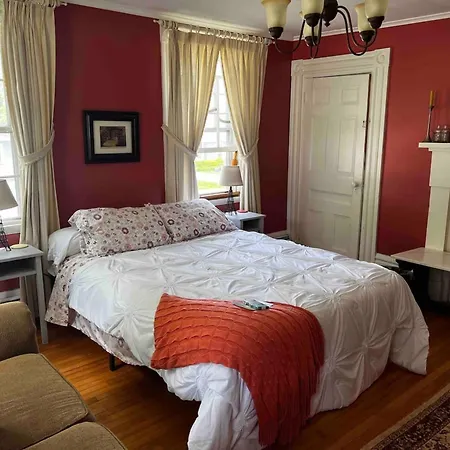 1812 Pierce House Hotel